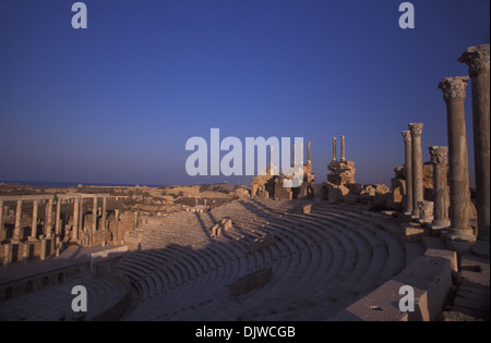 Théâtre, Leptis Magna, au coucher du soleil. La Libye Banque D'Images