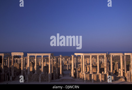 Théâtre, Leptis Magna, au coucher du soleil. La Libye Banque D'Images