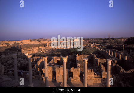 Avis de Leptis Magna au coucher du soleil du théâtre. La Libye Banque D'Images