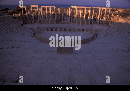 Théâtre, Leptis Magna, au coucher du soleil. La Libye Banque D'Images