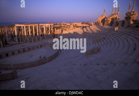 Théâtre, Leptis Magna, au coucher du soleil. La Libye Banque D'Images