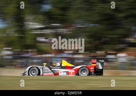 Le 2 octobre 2010 - Braselton, Géorgie, USA - La # 7 Audi Sport Team Joest Audi R15 a terminé 3ème dans la catégorie P1 dans le 2010 13e édition de Petit Le Mans à Road Atlanta. Pilotes pour Audi Sport Team Joest sont Rinaldo Capello, Tom Kristensen et Allan McNish. (Crédit Image : © Everett Davis/ZUMApress.com) Southcreek/mondial Banque D'Images