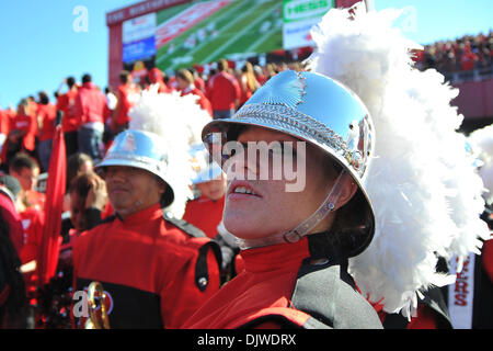 Le 2 octobre 2010 - Piscataway, New Jersey, United States of America - un chevalier écarlate membre fanfare à Rutgers Stadium à New Brunswick dans le New Jersey vient de Tulane derrière pour faire échec à la Rutgers 17-13. (Crédit Image : © Brooks Van Arx/global/ZUMApress.com) Southcreek Banque D'Images