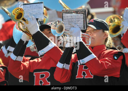 Le 2 octobre 2010 - Piscataway, New Jersey, United States of America - The Scarlet Knight marching band à la Rutgers Stadium à New Brunswick dans le New Jersey vient de Tulane derrière pour faire échec à la Rutgers 17-13. (Crédit Image : © Brooks Van Arx/global/ZUMApress.com) Southcreek Banque D'Images