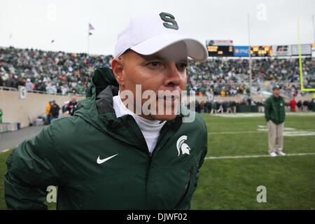 Le 2 octobre 2010 - East Lansing, Michigan, États-Unis d'Amérique - Michigan State Spartans entraîneur Don provisoire Treadwell pendant le jeu contre Wisconsin Badgers au Spartan Stadium. (Crédit Image : © Rey Del Rio/ZUMApress.com) Southcreek/mondial Banque D'Images