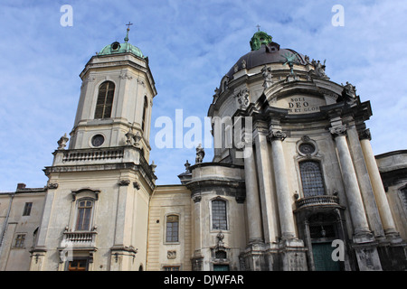 Eglise des Dominicains à Lviv à l'hiver Banque D'Images