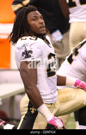 Oct 3, 2010 : New Orleans Saints d'Ivoire (29) Chris se concentre sur la touche pendant le jeu de l'action entre les New Orleans Saints et les Panthers au Louisiana Superdome à la Nouvelle Orléans, Louisiane. Les Saints a gagné 16-15. (Crédit Image : © Donald Page/global/ZUMApress.com) Southcreek Banque D'Images