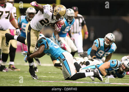 Oct 3, 2010 : New Orleans Saints d'Ivoire (29) Chris est abordé au cours d'action de jeu entre les New Orleans Saints et les Panthers au Louisiana Superdome à la Nouvelle Orléans, Louisiane. Les Saints a gagné 16-15. (Crédit Image : © Donald Page/global/ZUMApress.com) Southcreek Banque D'Images