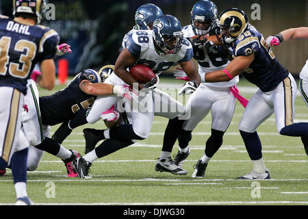 03 octobre, 2010 - Saint Louis, Missouri, United States of America - Seattle Seahawks tight end Cameron Arctic plateau (88) exécute la balle lors d'un match entre le Saint Louis Rams et les Seahawks de Seattle à l'Edward Jones Dome à Saint Louis, Missouri. Les Béliers défait Seahawks 20-3. (Crédit Image : © Jimmy Simmons/ZUMApress.com) Southcreek/mondial Banque D'Images