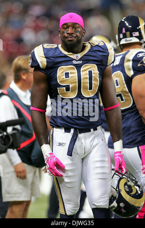 03 octobre, 2010 - Saint Louis, Missouri, United States of America - Saint Louis Rams défensive fin George Selvie (# 90) au cours d'un match entre le Saint Louis Rams et les Seahawks de Seattle à l'Edward Jones Dome à Saint Louis, Missouri. Les Béliers défait Seahawks 20-3. (Crédit Image : © Jimmy Simmons/ZUMApress.com) Southcreek/mondial Banque D'Images