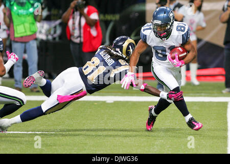 03 octobre, 2010 - Saint Louis, Missouri, United States of America - Seattle Seahawks wide receiver Golden Tate (81) les freins abordés au cours d'un match entre le Saint Louis Rams et les Seahawks de Seattle à l'Edward Jones Dome à Saint Louis, Missouri. Les Béliers défait Seahawks 20-3. (Crédit Image : © Jimmy Simmons/ZUMApress.com) Southcreek/mondial Banque D'Images
