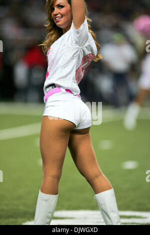 03 octobre, 2010 - Saint Louis, Missouri, United States of America - Rams cheerleader pendant un match entre les Saint Louis Rams et les Seahawks de Seattle à l'Edward Jones Dome à Saint Louis, Missouri. Les Béliers défait Seahawks 20-3. (Crédit Image : © Jimmy Simmons/ZUMApress.com) Southcreek/mondial Banque D'Images