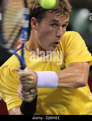 Oct 04, 2010 - Tokyo, Japon - DANIEL GIMENO TRAVER-d'Espagne renvoie une tourné contre E. Schwank de l'Argentine au cours de l'Rakuten Japan Open Tennis Championships 2010 au Colisée Ariake à Tokyo, Japon. (Crédit Image : © Junko Kimura/Jana/ZUMApress.com) Banque D'Images