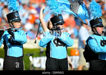9 octobre 2010 - Chapel Hill, North Carolina, United States of America - Caroline du Marching Band prend le domaine .Caroline du Nord bat Clemson 21-16 au stade de Kenan à Chapel Hill en Caroline du Nord. (Crédit Image : © Anthony Barham/global/ZUMApress.com) Southcreek Banque D'Images