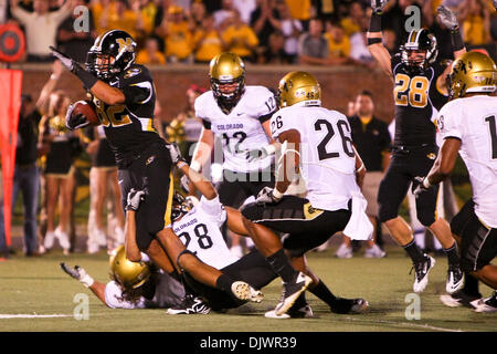 9 octobre 2010 - Columbia, Missouri, United States of America - Missouri Tigers tight end Michael Egnew (82) marque un touchdown lors d'un match entre le Missouri Tigers et Colorado Buffaloes sur Faurot Field au Memorial Stadium sur le campus de l'Université du Missouri à Columbia (Missouri). Les Tigres défait les buffles 26-0 (crédit Image : © Scott Kane/ZUMApr Southcreek/mondial Banque D'Images