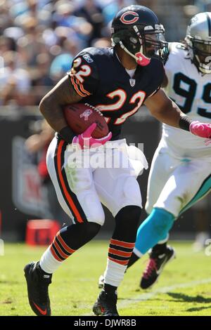 10 octobre, 2010 ; Chicago Bears running back Matt Forte (22) tourne vers elle à la Bank of America Stadium à Charlotte, NC. Chicago mène à la mi-temps 17-3 sur les Panthers..Jim Dedmon/CSM(Image Crédit : © Jim Dedmon/Cal/ZUMApress.com) Media Sport Banque D'Images