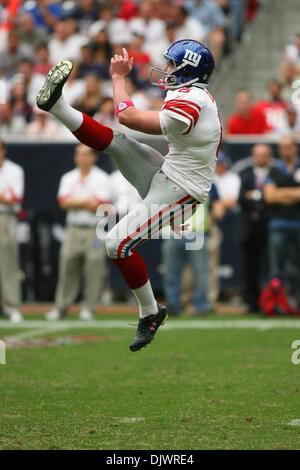 10 octobre 2010 - Houston, Texas, États-Unis d'Amérique - 10 octobre 2010 : New York Giants punter Matt Dodge (6) descend un punt. Les Giants de New York a battu le 34-10 Houston Texans au Reliant Stadium à Houston, Texas. (Crédit Image : © Luis Leyva/ZUMApress.com) Southcreek/mondial Banque D'Images
