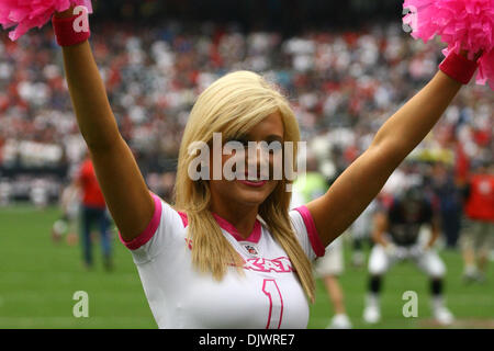 10 octobre 2010 - Houston, Texas, États-Unis d'Amérique - 10 octobre 2010 : Cheerleader Houston Texans excite la foule. Les Giants de New York a battu le 34-10 Houston Texans au Reliant Stadium à Houston, Texas. (Crédit Image : © Luis Leyva/ZUMApress.com) Southcreek/mondial Banque D'Images