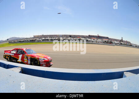 10 octobre 2010 - Fontana, California, United States of America - Jamie McMurray par des vitesses dans la # 1 McDonald's au cours de la Chevrolet NASCAR Sprint Cup Series Pepsi Max 400 à Auto Club Speedway. (Crédit Image : © Andrew Fielding/ZUMApress.com) Southcreek/mondial Banque D'Images