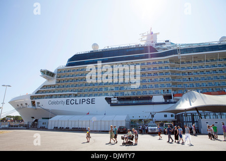 Eclipse Celebrity Cruise navire amarré au district de Warnemunde de Rostock dans le Mecklembourg Poméranie occidentale Banque D'Images