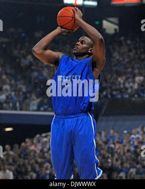 15 octobre 2010 - Lexington, Kentucky, USA - Kentucky Darius junior Miller drainé un pointeur pendant trois Big Blue Madness le vendredi 15 octobre 2010 à Lexington, KY. Photo par Mark Cornelison | Personnel. (Crédit Image : © Lexington Herald-Leader/ZUMApress.com) Banque D'Images