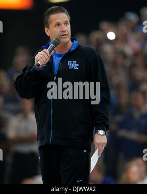 15 octobre 2010 - Lexington, Kentucky, USA - California coach John Calipari a parlé pour les fans au cours de Big Blue Madness le vendredi 15 octobre 2010 à Lexington, KY. Photo par Mark Cornelison | Personnel. (Crédit Image : © Lexington Herald-Leader/ZUMApress.com) Banque D'Images