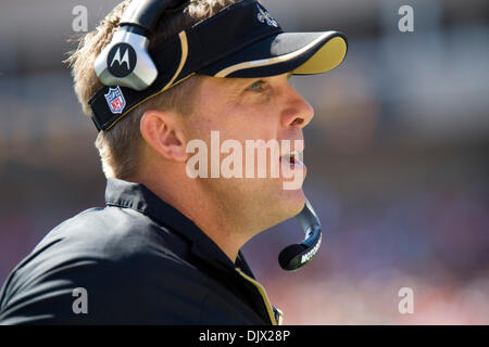17 octobre 2010 - Tampa, Floride, États-Unis - New Orleans Saints l'entraîneur-chef Sean Payton en gardant un œil sur les Tampa Bay Buccaneers..Le Tampa Buccaneers trail la Nouvelle Orleans Saints 17-0. (Crédit Image : © Anthony Smith/ZUMApress.com) Southcreek/mondial Banque D'Images