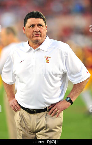 Los Angeles, CA, USA. 30Th Nov, 2013. L'entraîneur-chef de l'USC Trojans Ed Orgeron avant la NCAA Football match entre les Bruins de UCLA et de l'USC Trojans au Coliseum de Los Angeles, Californie.Louis Lopez/CSM/Alamy Live News Banque D'Images