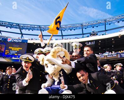 Le 23 octobre 2010 - East Rutherford, New Jersey, United States of America - Loi de la marine, la chèvre et la Marine les aspirants de marine célébrer à l'encontre de Notre Dame 35-17 dans le nouveau stade du géant à East Rutherford dans le New Jersey (crédit Image : © Saquan Stimpson/global/ZUMApress.com) Southcreek Banque D'Images