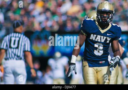 Le 23 octobre 2010 - East Rutherford, New Jersey, United States of America - CB Marine (# 3) Par™Von Richardson au cours de l'action de jeu au nouveau stade du géant. Les défaites de la marine Notre Dame 35-17 dans le nouveau stade du géant à East Rutherford dans le New Jersey (crédit Image : © Saquan Stimpson/global/ZUMApress.com) Southcreek Banque D'Images