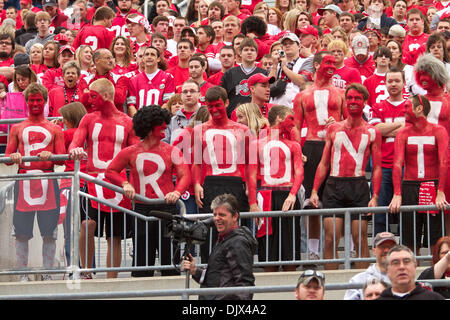 Le 23 octobre 2010 - Columbus, Ohio, États-Unis d'Amérique - étudiant l'état de l'Ohio fans pendant le jeu entre # 10 et l'état de l'Ohio Ohio Stadium à Purdue, Columbus, OH. Ohio State Purdue défait 49-0. (Crédit Image : © Scott Stuart/ZUMApress.com) Southcreek/mondial Banque D'Images