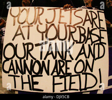 Le 23 octobre 2010 - Fort Worth, Texas, États-Unis d'Amérique - TCU Horned Frogs fans montrer leur soutien à leur équipe pendant le jeu entre le TCU Horned Frogs et les faucons de l'Armée de l'air au stade Amon G. Carter à Fort Worth, Texas. Battre les TCU Air Force 38-7. (Crédit Image : © Matt Pearce/ZUMApress.com) Southcreek/mondial Banque D'Images