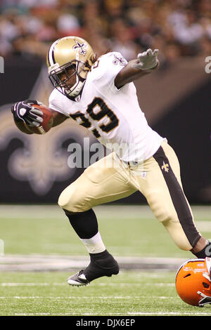 Oct 24, 2010 : New Orleans Saints d'Ivoire Chris (29) exécute la balle au cours d'action de jeu entre les New Orleans Saints et les Cleveland Browns au Louisiana Superdome à la Nouvelle Orléans, Louisiane. Browns gagner 30-17. (Crédit Image : © Donald Page/global/ZUMApress.com) Southcreek Banque D'Images