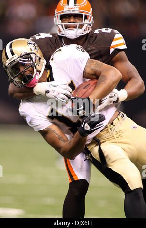 Oct 24, 2010 : New Orleans Saints receveur Robert Meachem (17) une note au cours de l'action de jeu entre les New Orleans Saints et les Cleveland Browns au Louisiana Superdome à la Nouvelle Orléans, Louisiane. Browns gagner 30-17. (Crédit Image : © Donald Page/global/ZUMApress.com) Southcreek Banque D'Images