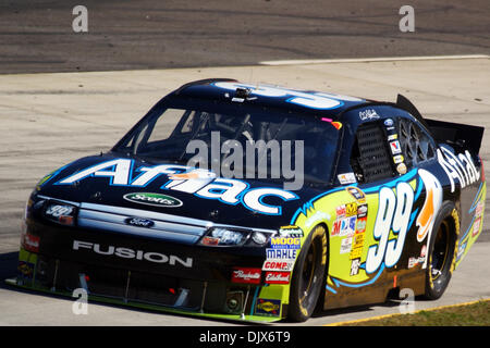 24 octobre 2010 - Martinsville, Virginia, United States of America - Carl Edwards conducteur de la #  99 ford Aflac a terminé huitième dans la Sprint Cup TUMS Soulagement rapide 500. (Crédit Image : © Jack Tarr/ZUMApress.com) Southcreek/mondial Banque D'Images