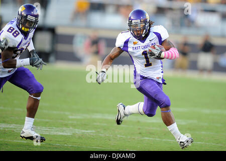 30 octobre 2010 - Orlando, Floride, États-Unis d'Amérique - East Carolina Pirates d'utiliser de nouveau Giavanni Ruffin (1) pauses lors des match entre les deux rivaux conférence invaincu en CUSA jouer au stade Brighthouse, à Orlando en Floride. UCF défait 49-35 ECU (crédit Image : © Brad Barr/ZUMApress.com) Southcreek/mondial Banque D'Images