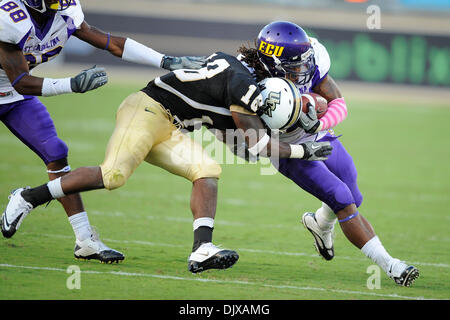 30 octobre 2010 - Orlando, Floride, États-Unis d'Amérique - East Carolina Pirates d'utiliser de nouveau Giavanni Ruffin (1) pauses lors des match entre les deux rivaux conférence invaincu en CUSA jouer au stade Brighthouse, à Orlando en Floride. UCF défait 49-35 ECU (crédit Image : © Brad Barr/ZUMApress.com) Southcreek/mondial Banque D'Images