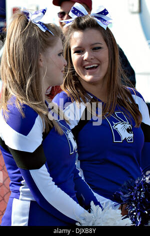 30 octobre 2010 - Bloomington, Indiana, États-Unis d'Amérique - Nord-ouest de cheerleaders profitez des événements d'avant-match. Le nord-ouest de l'Indiana défait 20-17 dans le jeu à la Memorial Stadium à Bloomington, Indiana. (Crédit Image : © Dan Cavallini/global/ZUMApress.com) Southcreek Banque D'Images