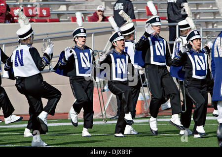 30 octobre 2010 - Bloomington, Indiana, États-Unis d'Amérique - Nord-ouest de Marching Band prend sur le terrain dans les activités d'avant-match. Le nord-ouest de l'Indiana défait 20-17 dans le jeu à la Memorial Stadium à Bloomington, Indiana. (Crédit Image : © Dan Cavallini/global/ZUMApress.com) Southcreek Banque D'Images