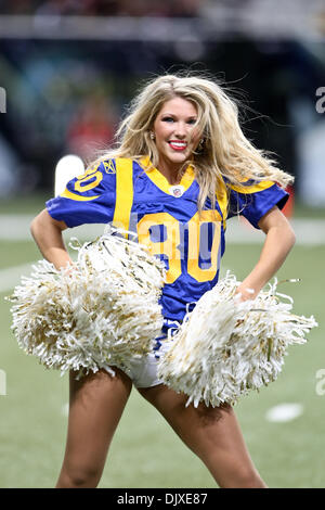 31 octobre 2010 - Saint Louis, Missouri, États-Unis d'Amérique - un saint Louis Rams Cheerleader pendant une semaine 8 match entre le Saint Louis Rams et les Panthers à l'Edward Jones Dome à Saint Louis, Missouri. Les Béliers défait les Panthers 20-10. (Crédit Image : © Scott Kane/ZUMApress.com) Southcreek/mondial Banque D'Images