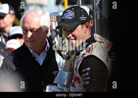 6 novembre 2010 - Fort Worth, Texas, États-Unis d'Amérique - Brad Keselowski (# 22) célèbre après avoir remporté le championnat points Nationwide de NASCAR au Texas Motor Speedway. Carl Edwards (# 60) remporte le O'Reilly Auto Parts Challenge. (Crédit Image : © Andrew Dieb/global/ZUMApress.com) Southcreek Banque D'Images