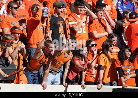 6 novembre 2010 - Stillwater, Oklahoma, United States of America - Fans lors d'action de jeu. Oklahoma State vaincu Baylor 55-28 dans le jeu à Boones Pickens Stadium. (Crédit Image : © Epicéa Derden/ZUMApress.com) Southcreek/mondial Banque D'Images