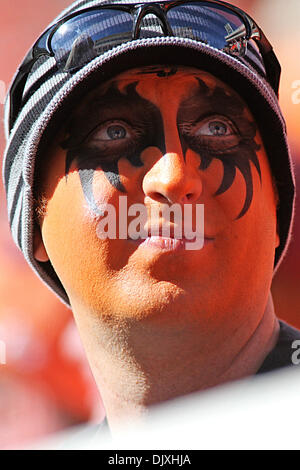 6 novembre 2010 - Stillwater, Oklahoma, United States of America - Fans lors d'action de jeu. Oklahoma State vaincu Baylor 55-28 dans le jeu à Boones Pickens Stadium. (Crédit Image : © Epicéa Derden/ZUMApress.com) Southcreek/mondial Banque D'Images