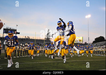 13 novembre 2010 - San Jose, Californie, États-Unis - San Jose State Spartans wide receiver DAMON OGBURN JR. (# 6) et San Jose State Spartans tight end KEENAN BROWN (# 85) avant le match de samedi à Spartan Stadium. État de l'Utah a battu San Jose State 38,34 (crédit Image : © Scott Beley/global/ZUMApress.com) Southcreek Banque D'Images