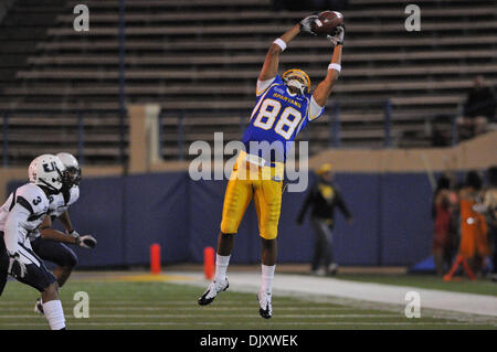 13 novembre 2010 - San Jose, Californie, États-Unis - San Jose State Spartans wide receiver JALAL BEAUCHMAN (# 88) avec une réception pendant le match de samedi à Spartan Stadium. État de l'Utah a battu San Jose State 38,34 (crédit Image : © Scott Beley/global/ZUMApress.com) Southcreek Banque D'Images