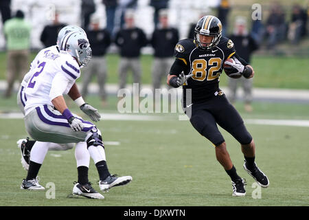 13 novembre 2010 - Columbia, Missouri, United States of America - Missouri Tigers tight end Michael Egnew (82) lors d'un match entre le Missouri Tigers et le Kansas State Wildcats sur Faurot Field au Memorial Stadium sur le campus de l'Université du Missouri à Columbia (Missouri). Les Tigres défait les Wildcats 38-28. (Crédit Image : © Scott Kane/ZUMApress.com) Southcreek/mondial Banque D'Images