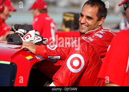 19 novembre 2010 - Homestead, Floride, États-Unis d'Amérique - Juan Pablo Montoya se préparer à se qualifier pour la NASCAR Sprint Cup Series Ford 400 à Homestead Miami Speedway à Homestead, Floride. (Crédit Image : © Ben Hicks/ZUMAPRESS.com) Southcreek/mondial Banque D'Images