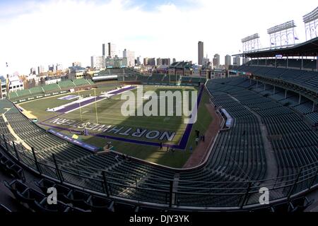 20 novembre 2010 - Chicago, Illinois, États-Unis d'Amérique - à l'intérieur de Wrigley Field avant le début de la NCAA football match entre l'Illinois Fighting Illini et le nord-ouest les Wildcats à Wrigley Field de Chicago, IL. (Crédit Image : © Geoffrey Siehr/ZUMAPRESS.com) Southcreek/mondial Banque D'Images