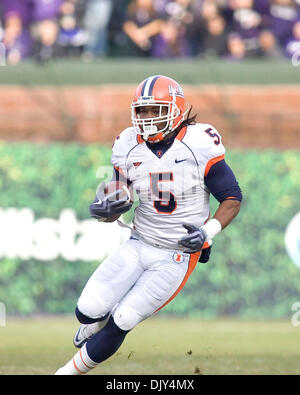 Nov 20, 2010 - Chicago, Illinois, États-Unis - Mikel Leshoure - Allstate Wrigleyville Classic match de football entre l'Université de l'Illinois Fighting Illini et les Wildcats de l'Université Northwestern à Wrigley Field. L'Illinois a défait le nord-ouest de 48 à 27. (Crédit Image : © Mike Granse/ZUMAPRESS.com) Banque D'Images