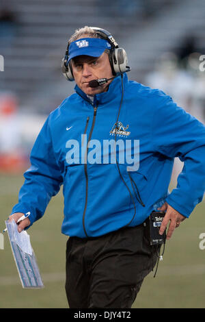 20 novembre 2010 - Buffalo, New York, États-Unis d'Amérique - Buffalo Bulls Head coach Jeff Quinn lors d'un match contre les Eagles à Eastern Michigan UB Stadium. L'Eastern Michigan a gagné le match 21-17. (Crédit Image : © Mark Konezny/ZUMAPRESS.com) Southcreek/mondial Banque D'Images